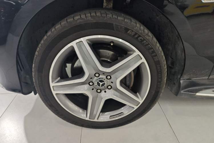 Used Mercedes-Benz GLE 2018 GLE 400 4MATIC Exclusive Edition Left Front Wheel Hub