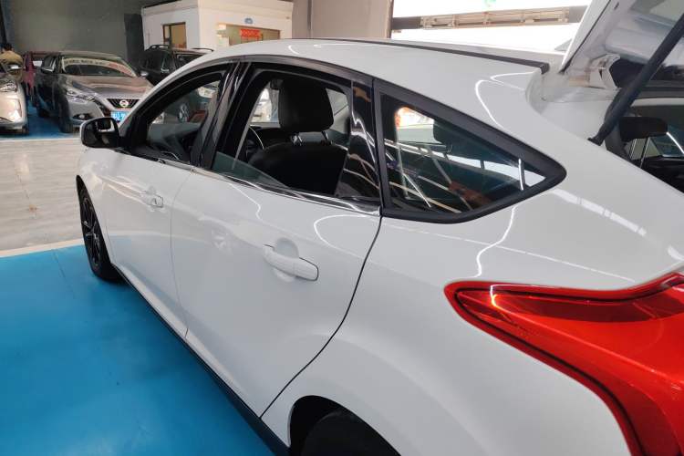 Used Ford Focus 2017 Hatchback 1.6L Automatic Fashion Edition Smart Drive Version
