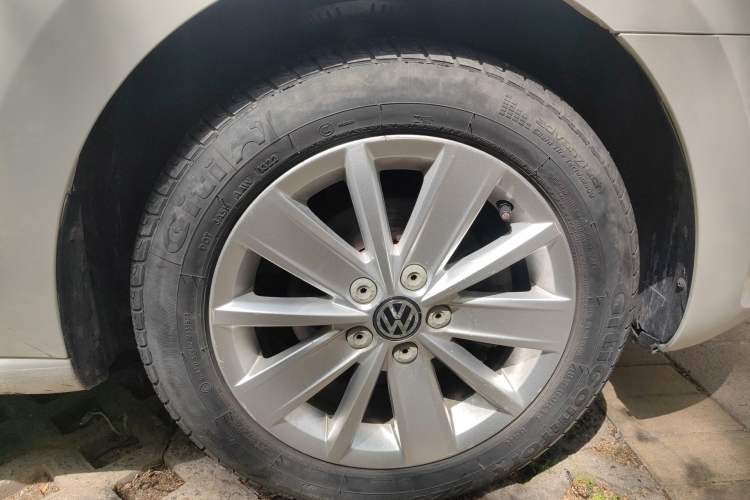 Used Volkswagen Jetta 2015 1.6L Automatic Comfort Model Right Front Wheel Hub