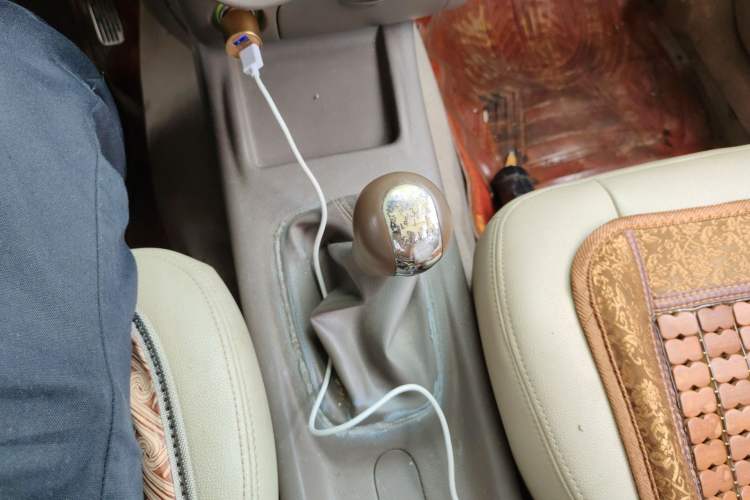 Used FAW Senya M80 2011 1.3L Manual 7-Seater Gear Lever