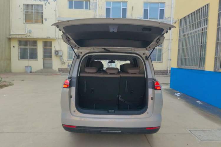 Used Wuling Starlight 730 2025 Model Plug-in Hybrid 125km Luxury Edition
