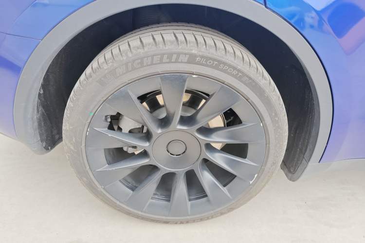 Used Tesla Model Y 2024 Long-Range All-Wheel-Drive Version Exterior 5