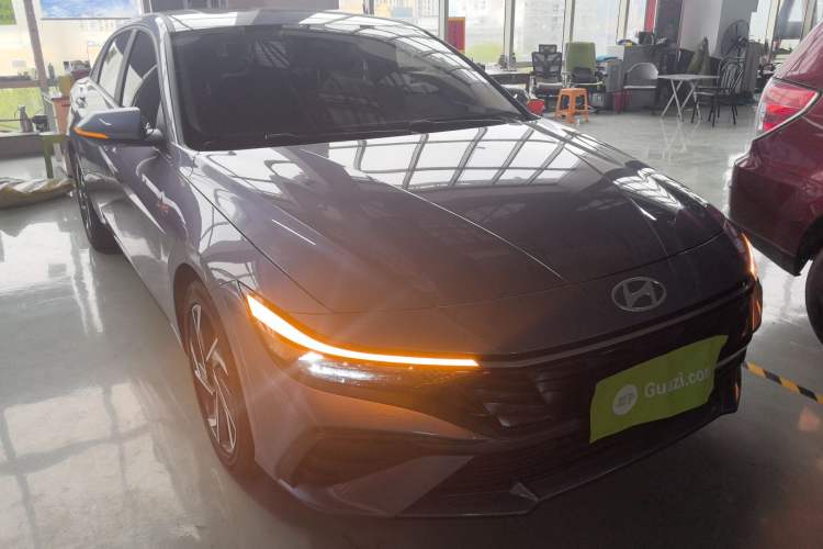 Used Hyundai Elantra 2023 1.5L CVT LUX Prestige Edition
