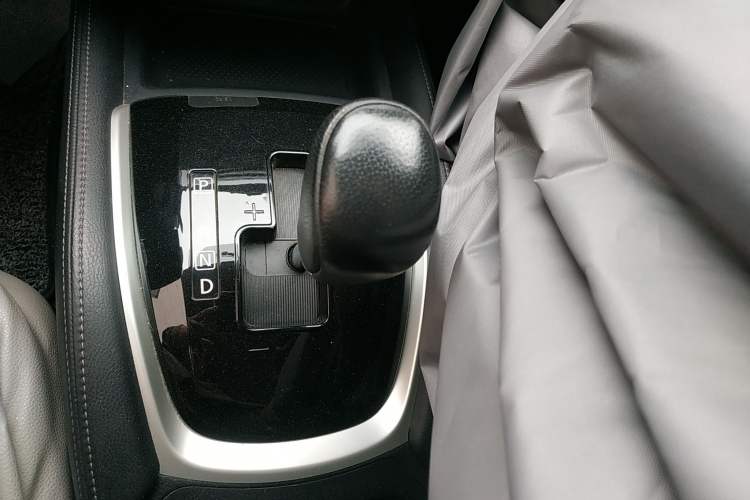 Used Nissan X-Trail 2014 2.0L CVT Comfort Edition 2WD Gear Lever