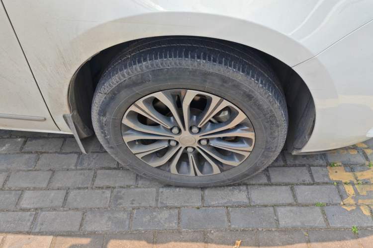 Used Buick GL8 2021 Land Cruiser Executive Class 652T Luxury Model Right Front Wheel Hub