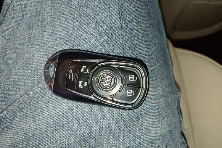 Used Buick GL8 2022 Avenir Aivia Six-Seat Deluxe Edition Vehicle Key