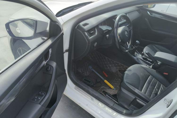 Used Skoda Octavia 2017 1.6L Manual Smart Drive Edition Driver Seat