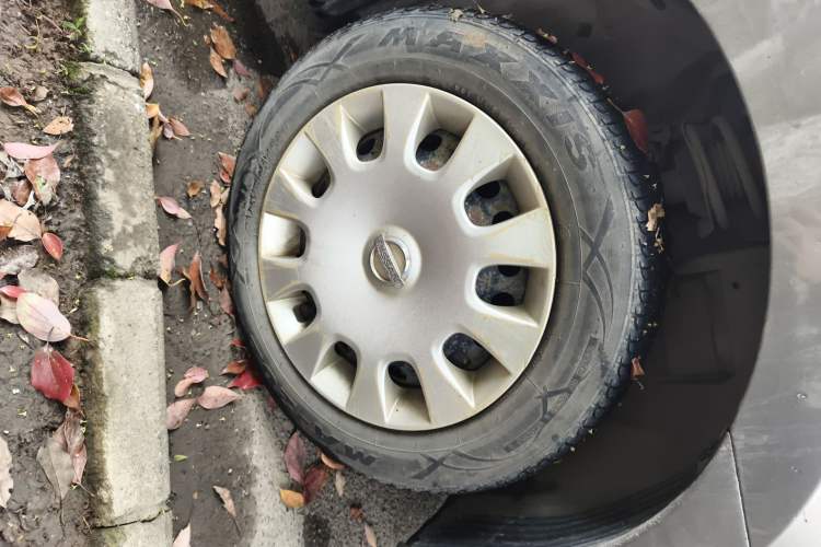 Used Nissan Sylphy 2012 Classic 1.6XE Manual Comfort Edition Right Front Wheel Hub