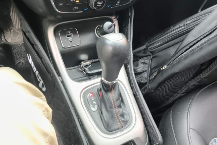 Used Jeep Compass 2017 200T Automatic Family Edition Gear Lever
