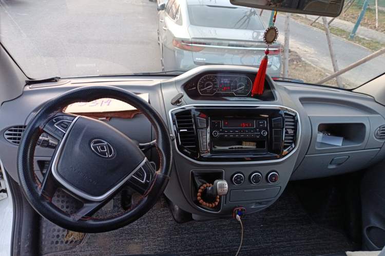 Used SAIC MAXUS Xintu V80 2019 2.5T Classic 6-Speed Manual Van Short Wheelbase Mid-Roof 6-Seater