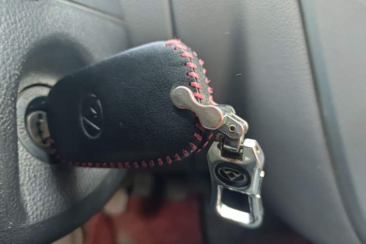 Used SAIC MAXUS Xintu V80 2019 2.5T Classic Model 6-Speed Manual Aotong Long Wheelbase Mid-Height 7-Seater