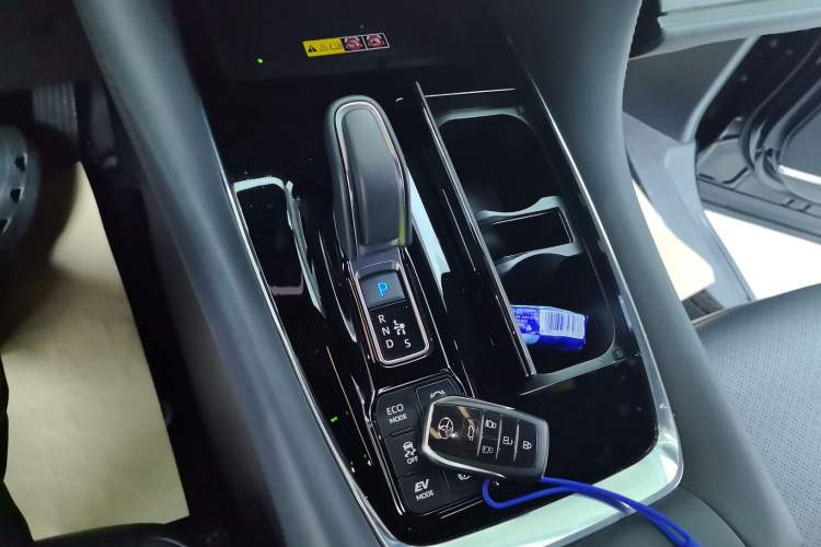 Used Toyota Vellfire 2024 Crown Dual-Engine 2.5L Ultimate Edition Gear Lever