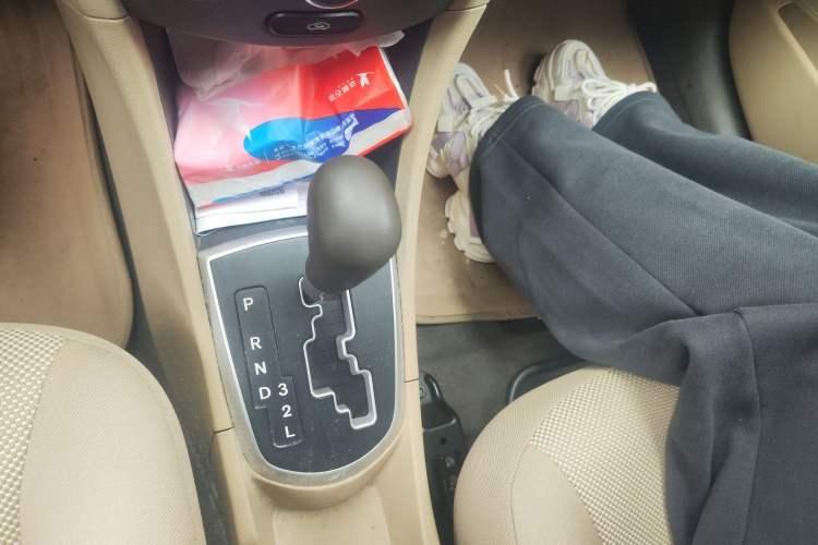 Used Hyundai Verna (older generation) 2010 Sedan 1.4L Automatic Comfort Model GS
