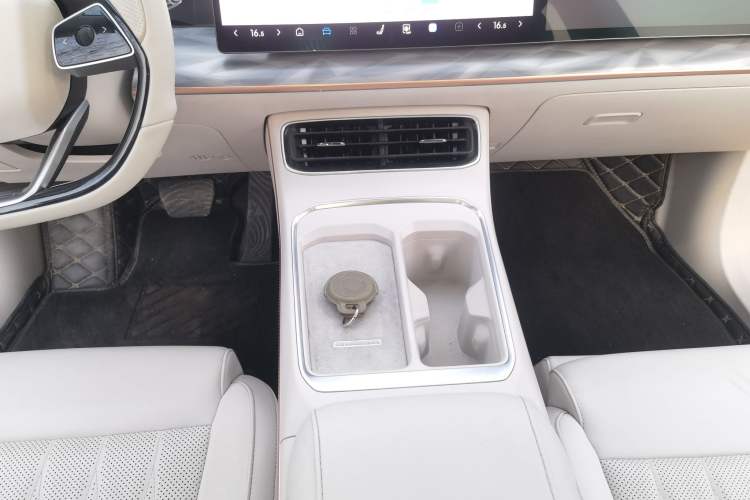 Used NETA L 2024 Extended-Range 310 Flash-Charge Red Edition