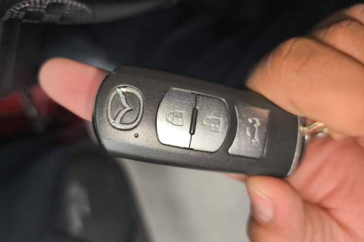 Used Mazda 3 Axela 2014 Sedan 1.5L Manual Comfort Model