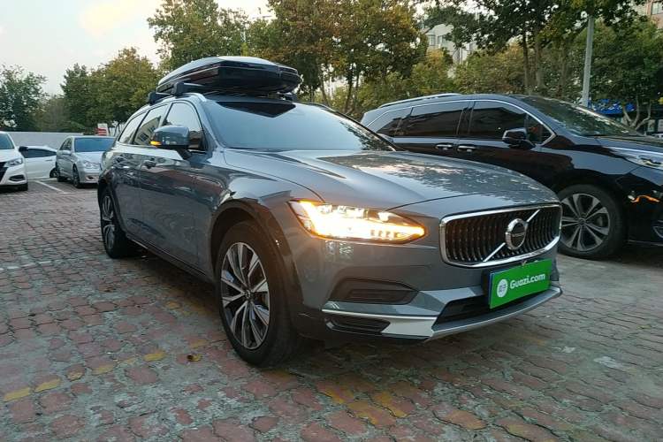 Used Volvo V90 2022 Cross Country B5 AWD Smart Range Edition
