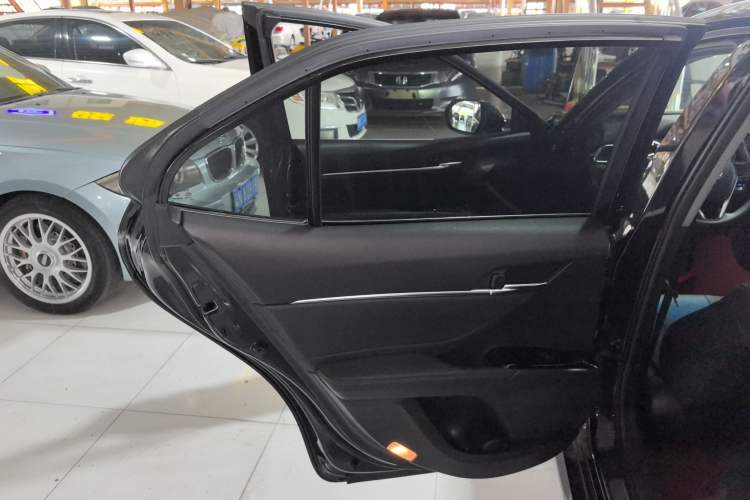 Used Toyota Camry 2021 2.0G Luxury Edition
