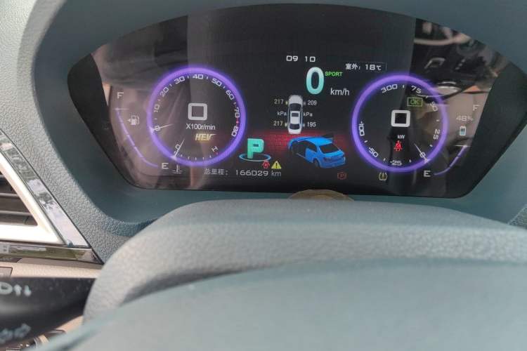 Used BYD Qin New Energy 2014 1.5T Flagship Model Odometer Close Up