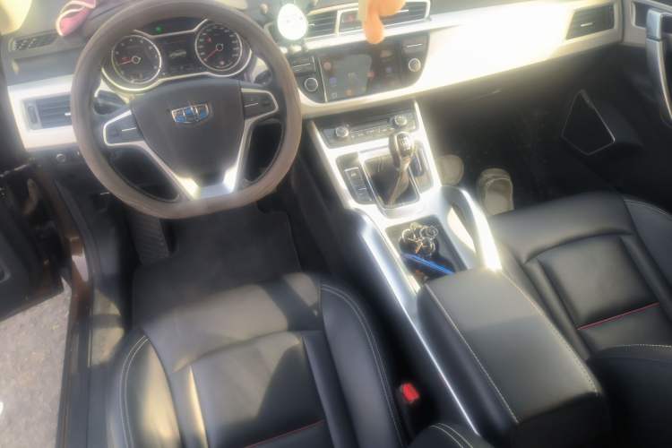 Used Geely Auto Emgrand X7 Sport 2018 2.0L Manual Two-Wheel Drive Zhiya Version Center Console