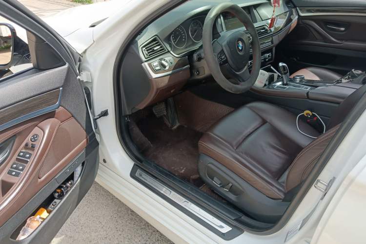 Used BMW 5 Series 2014 525Li Luxury Design Package
