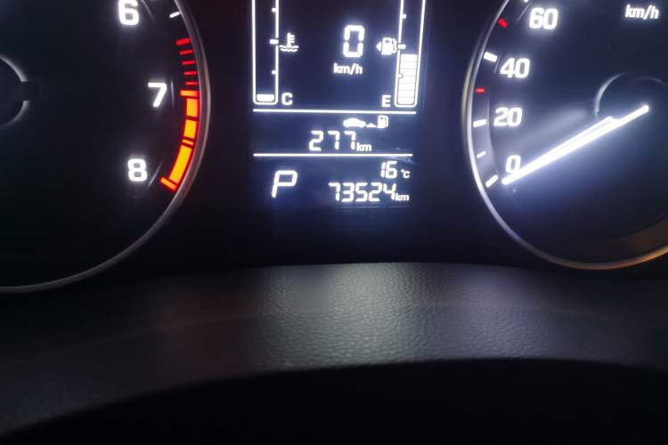 Used Hyundai ix25 2015 1.6L Automatic Two-Wheel Drive Smart GLS Trim Odometer Close Up