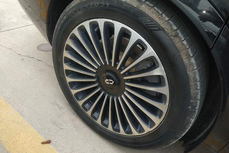 Used Hima AITO M9 2024 All-Electric Ultra Version 100 kWh 5-Seater Model Right Rear Wheel Hub