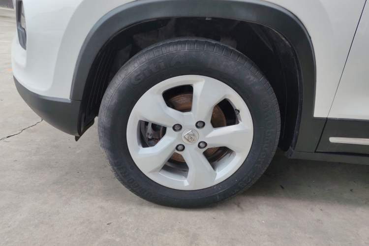 Used Baojun 510 2017 1.5L Manual Fashion Model Left Front Wheel Hub