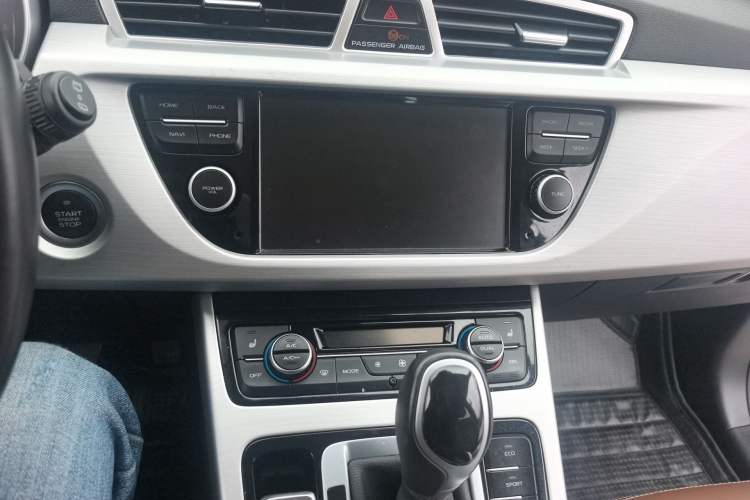 Used Geely Auto Emgrand X7 Sport 2016 1.8TD Automatic ZhiZun Version Audio And AC Panel