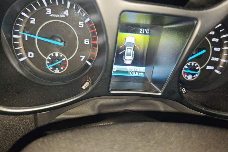 Used JMC Yusheng S330 2016 1.5L GTDi Automatic Two-Wheel Drive Flagship Edition Odometer Close Up