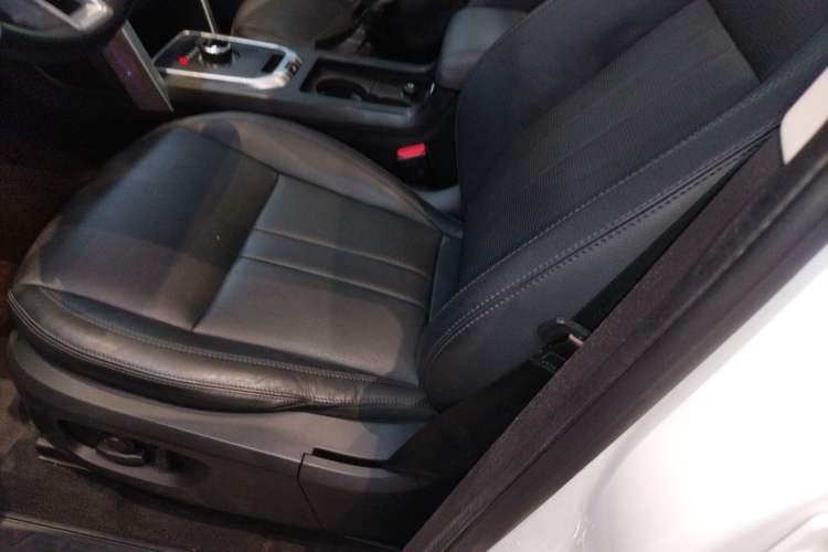 Used Land Rover Discovery Sport 2019 240 PS SE Version China VI Standard Left Front Seat