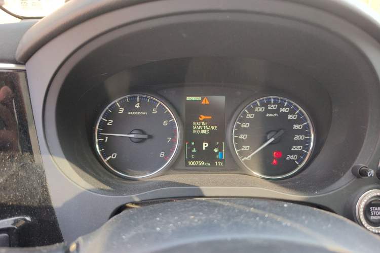 Used Mitsubishi Outlander 2013 2.4L Four-Wheel Drive Luxury Navigation Version 7 Seats