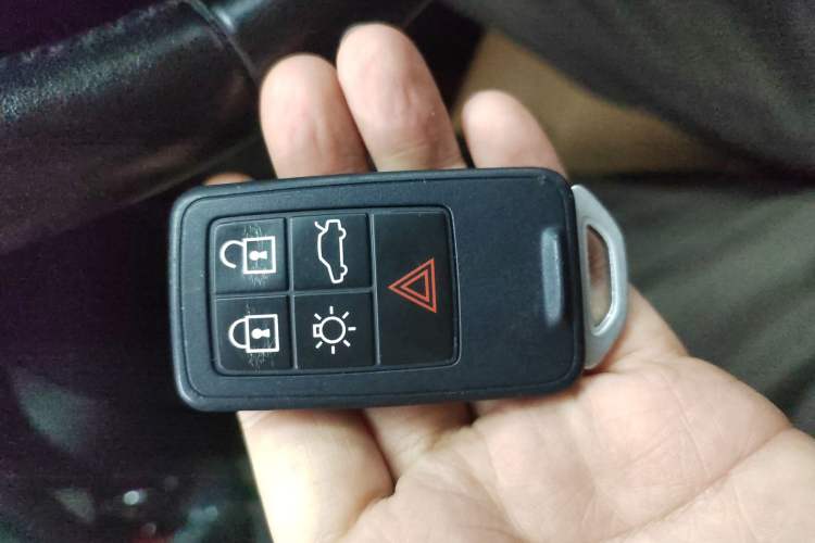 Used Volvo V40 2017 T3 Zhiya Edition
