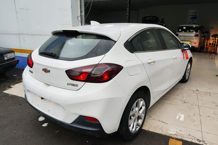 Used Chevrolet Cruze 2017 1.5L Hatchback Automatic Pioneer Sunroof Edition