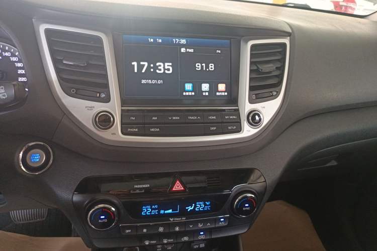 Used Hyundai Tucson 2015 1.6T Dual-Clutch Two-Wheel-Drive Smart Model Audio And AC Panel