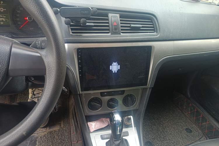 Used Volkswagen Lavida 2013 Revised Classic 1.6L Automatic Fashion Edition Audio And AC Panel