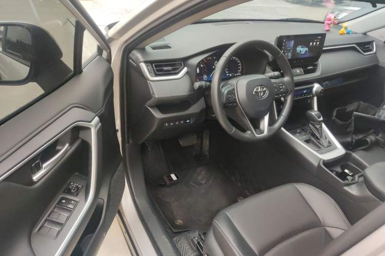 Used Toyota Wildlander 2023 2.0L CVT Two-Wheel Drive Luxury PLUS Edition Driver Seat