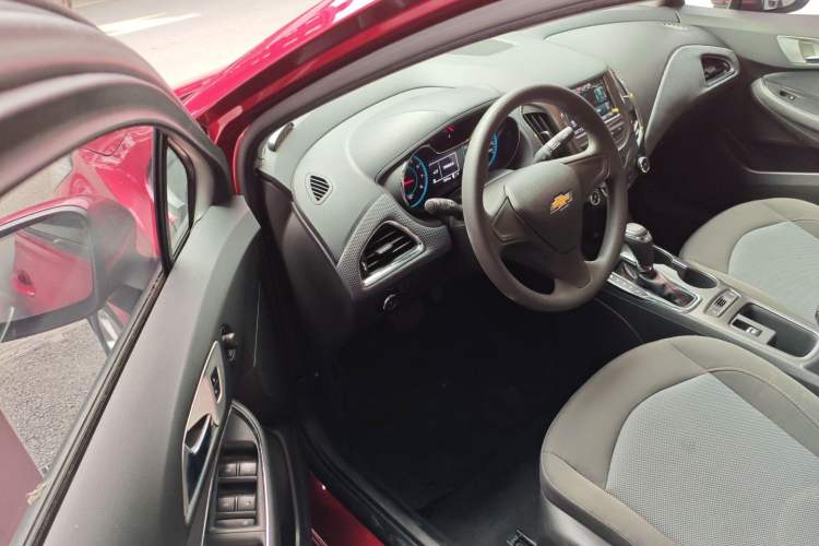 Used Chevrolet Cruze 2017 1.5L Automatic Pioneer Sunroof Edition Driver Seat