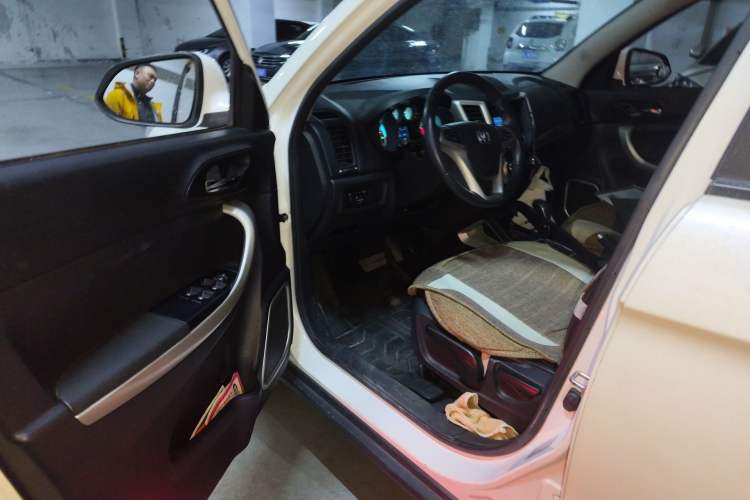 Used CHANGAN CS35 2014 1.6L Automatic Luxury Model China IV Standard
