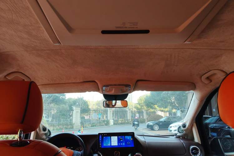 Used Mercedes-Benz Vito 2018 2.0T Elite Version 7 Seats China VI Emission Standard
