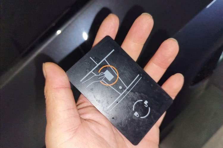 Used Tesla Model Y 2021 Long-Range All-Wheel-Drive Version Vehicle Key