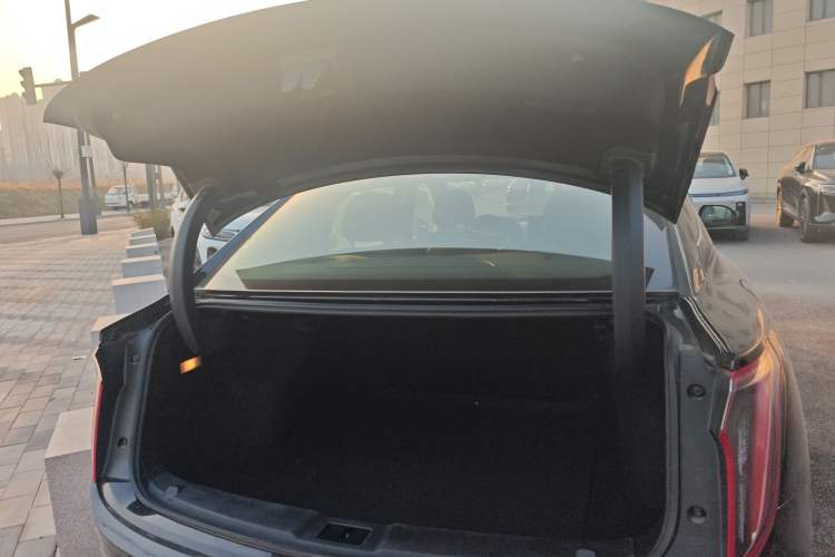 Used Hongqi E-QM5 2022 431 km Charge & Enjoy Edition