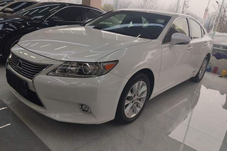 Used Lexus ES 2014 300h Elite Edition