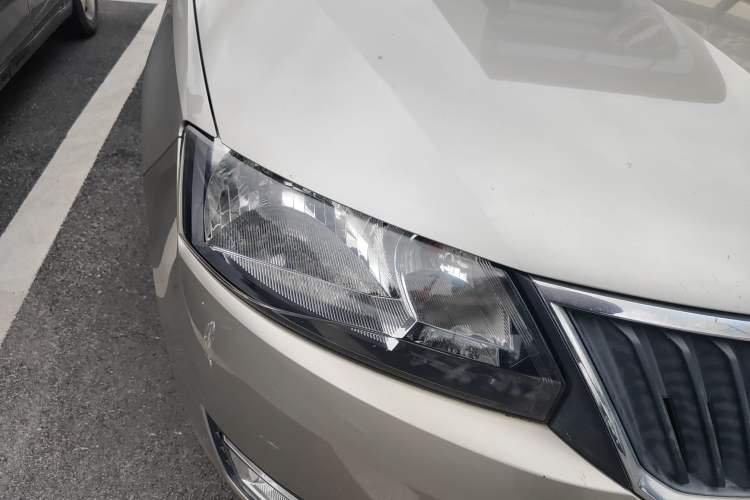 Used Skoda Rapid 2013 1.6L Manual Smart Selection Model