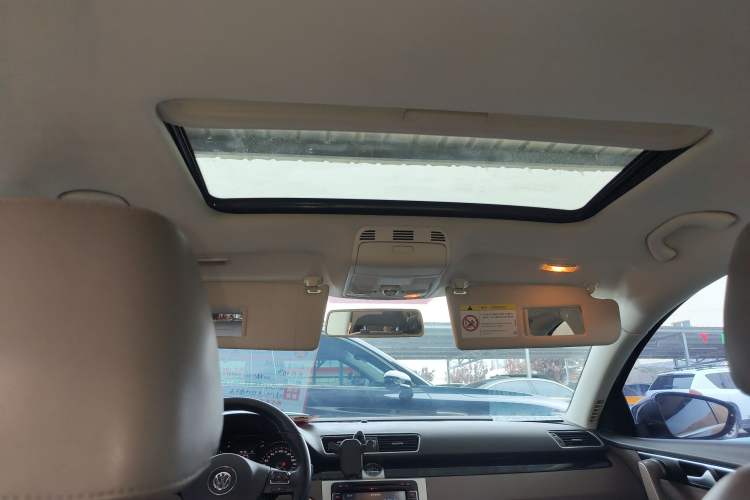 Used Volkswagen Magotan 2015 Facelift 1.8TSI Luxury Model Headliner