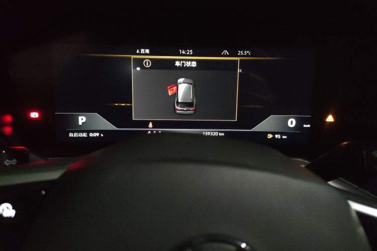 Used Volkswagen Touareg 2021 2.0 TSI Ruiyi Edition Odometer Close Up