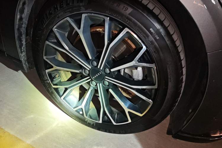 Used Zeekr 007 2024 Rear-Drive Intelligent Driving Version 100 kWh Right Front Wheel Hub