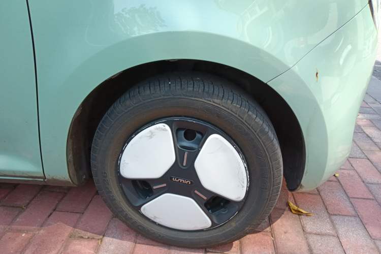 Used CHANGAN NEVO Lumin 2022 155 km – Refreshingly Sweet Edition Right Front Wheel Hub