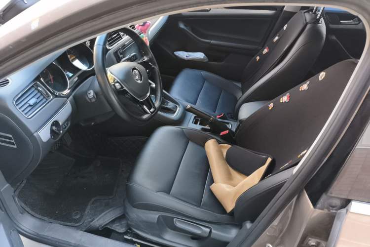 Used Volkswagen Sagitar 2015 1.6L Automatic Comfort Model
