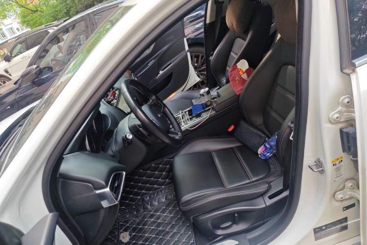 Used Jaguar XEL 2019 2.0T 200 PS Luxury Edition Left Front Seat