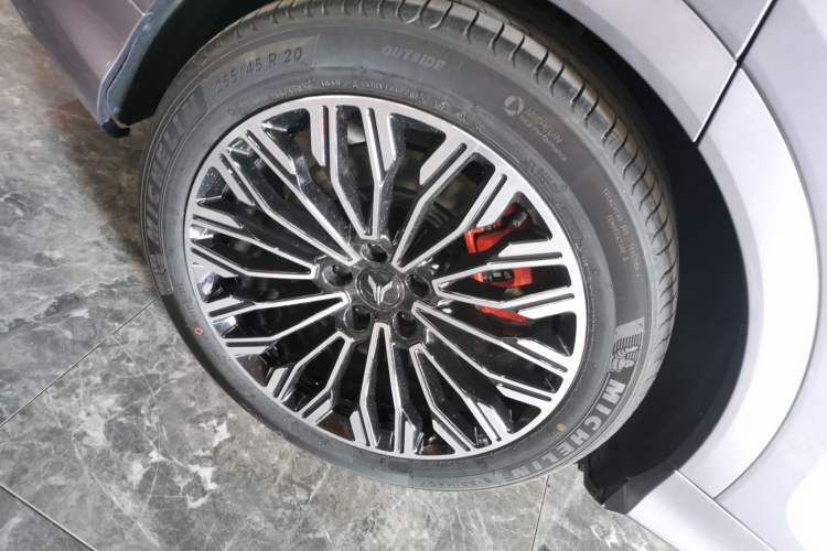 Used VOYAH FREE 2025 Model FREE+ Four-Wheel-Drive Qiankun Edition